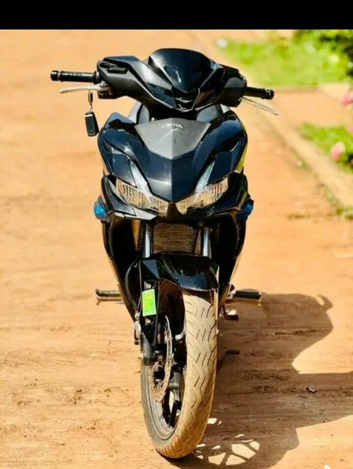 Yamaha Moto GP 125cc noir et vert