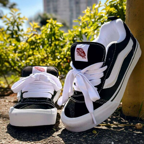 Chaussures Vans Old Skool noir et blanc