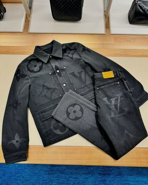 Ensemble Louis Vuitton en jeans noir pour homme