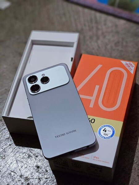Tecno Spark 40 - Smartphone 4GB