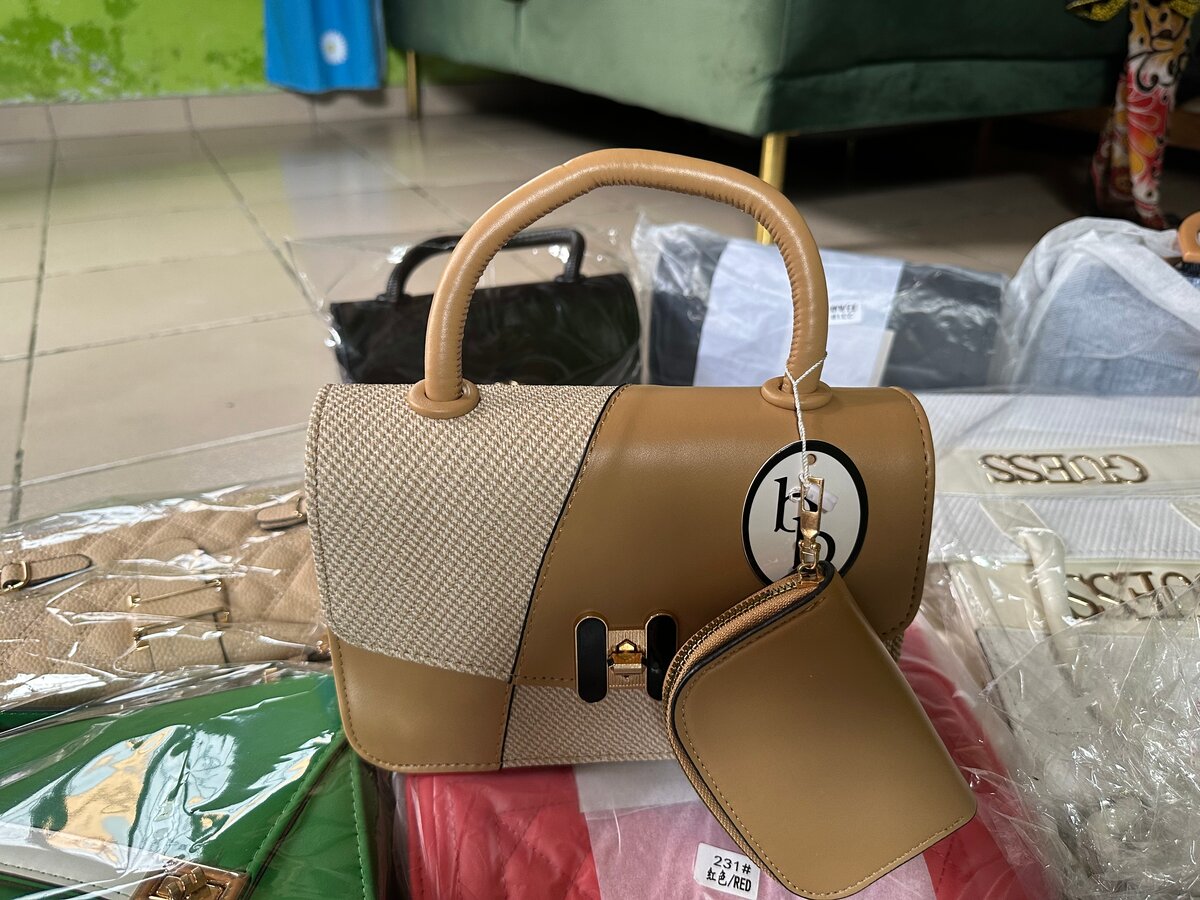 Sac à main élégant avec pochette