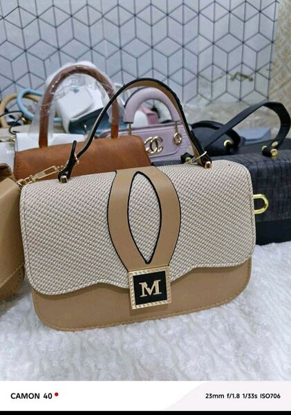 Sac à main élégant beige