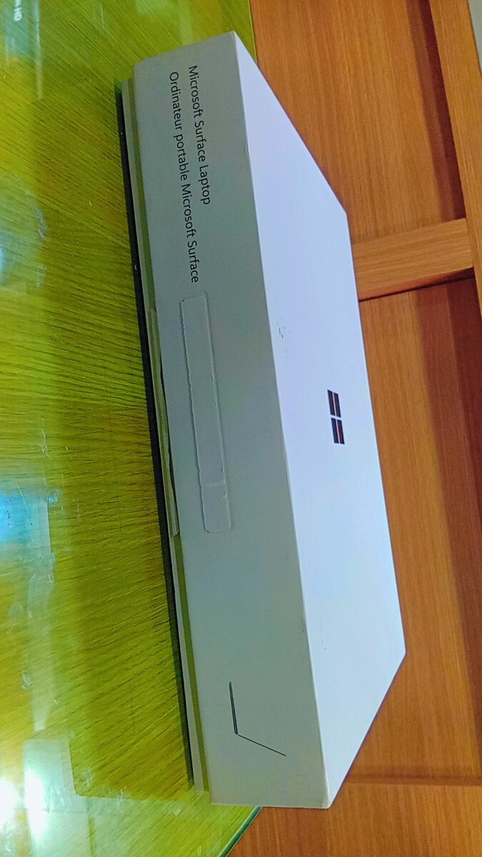 Microsoft Surface Laptop 13.8"