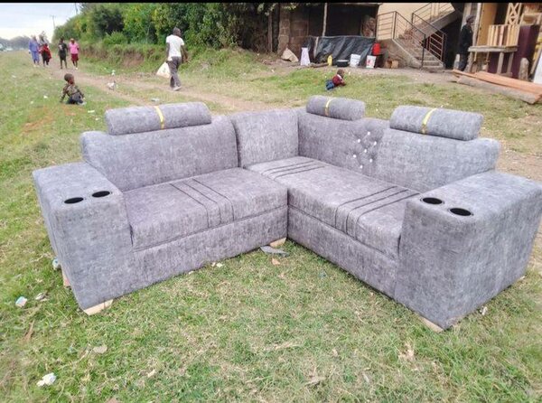 Canapé gris moderne avec rangements