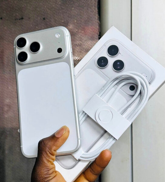 Smartphone moderne avec câble