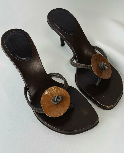 Heeled sandals with wooden disc detail