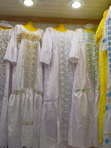 Robes Longues en Dentelle Élégantes