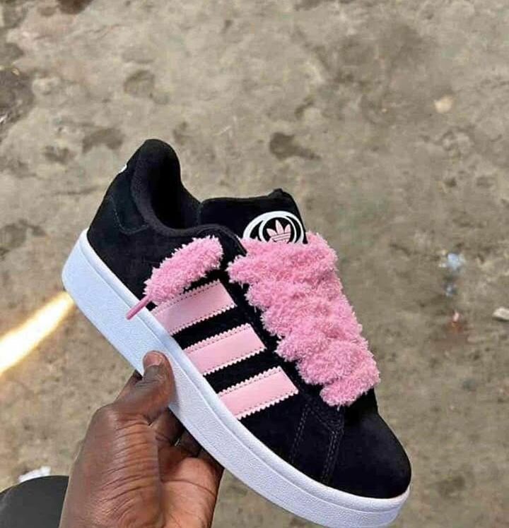 Baskets stylées à bandes roses