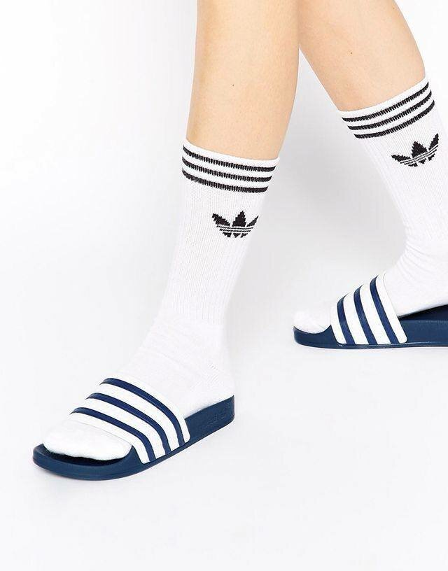 Claquettes Adidas à rayures