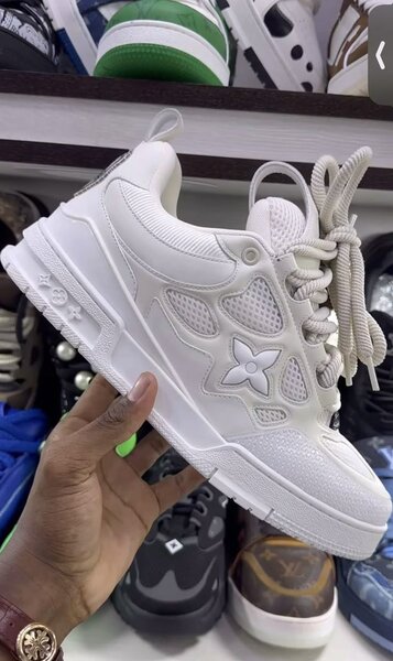 Chaussures Louis Vuitton blanches