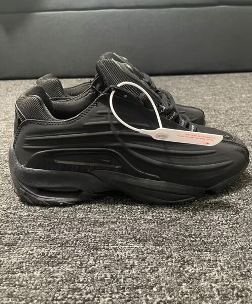 Baskets noires unisexes modernes