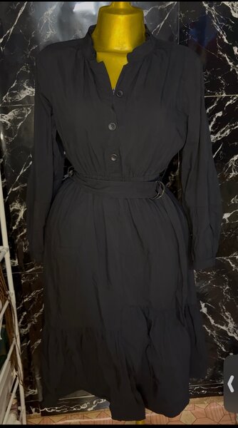 Robe noire élégante pour femme
