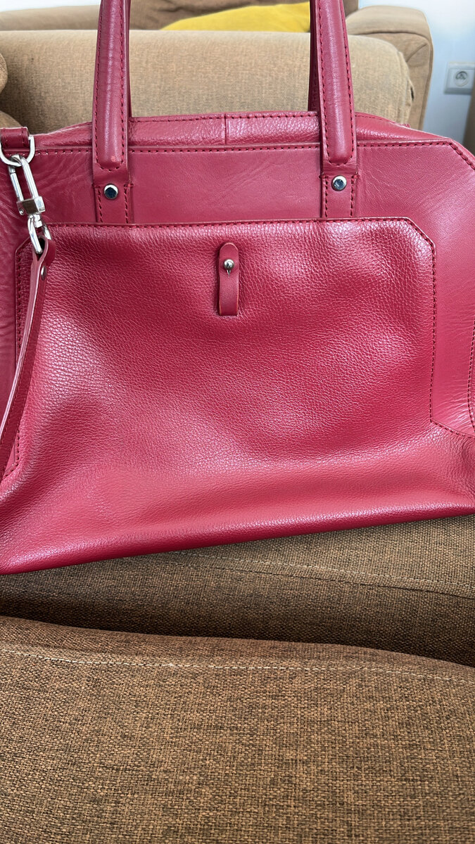 Sac à main en cuir rouge