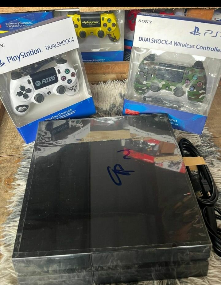 Console Sony PlayStation 4 avec accessoires