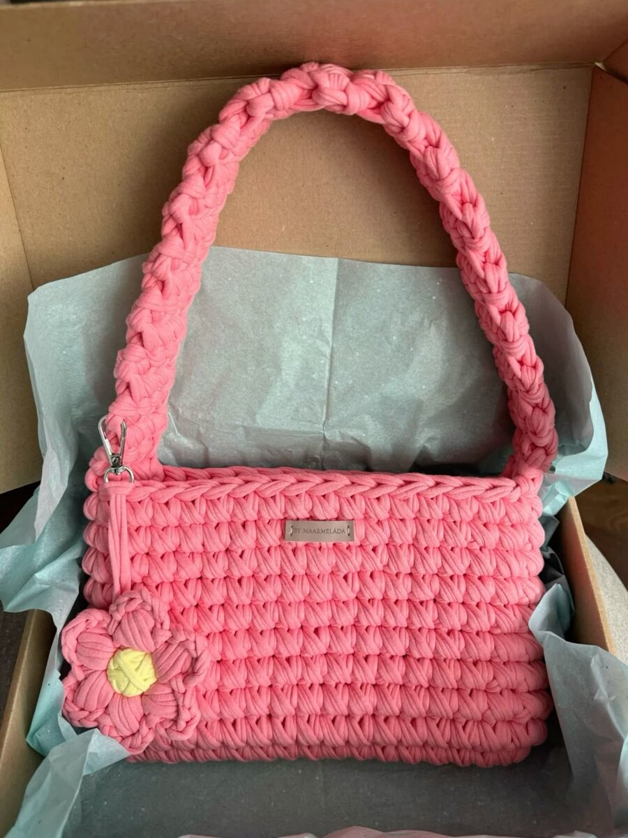 Sac à main tricoté en crochet