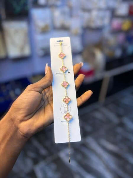 Bracelet avec breloque fleur