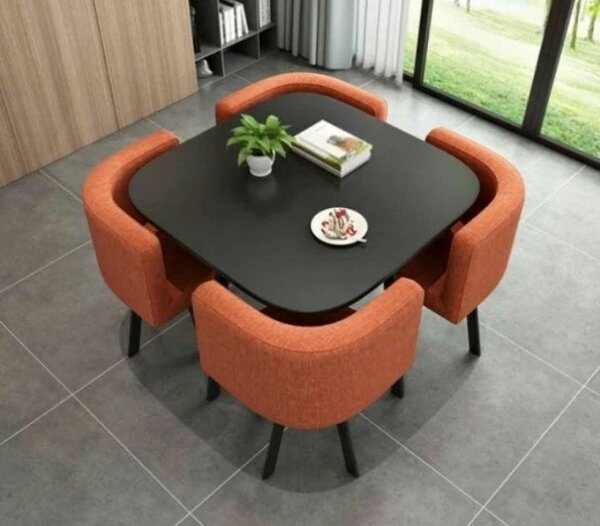 Table à manger noire avec 4 chaises orange