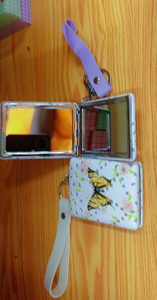 Miroir de poche papillon