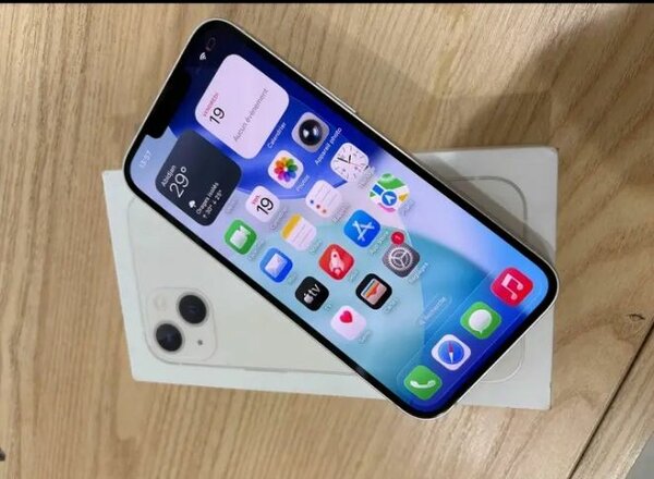Apple iPhone 13