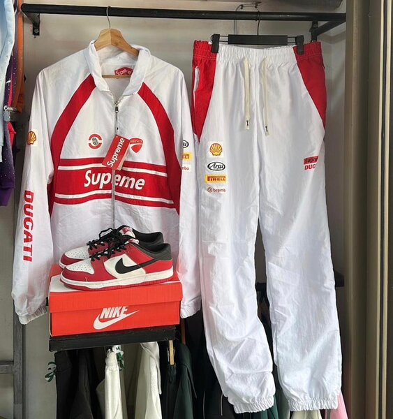 Veste Supreme rouge et blanc