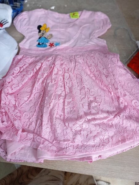 Robe en dentelle Minnie rose