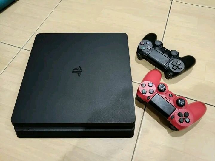 Console PlayStation 4 slim 500 Go