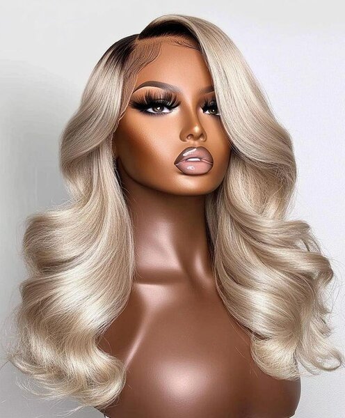 Perruque synthétique blonde ondulée