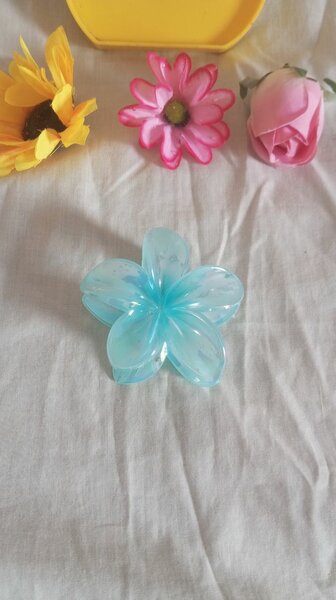 Pinche fleur cheveux