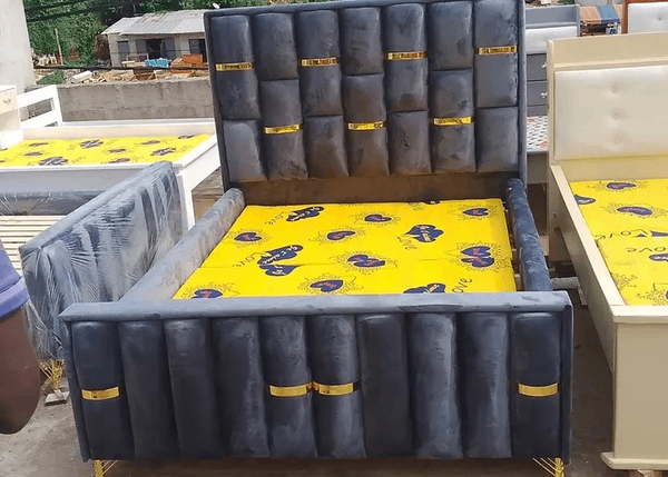 Lit adulte capitonné en velours gris