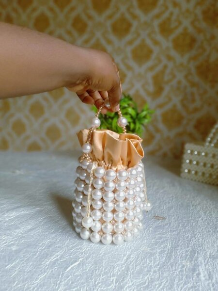 Sac à main perlé élégant