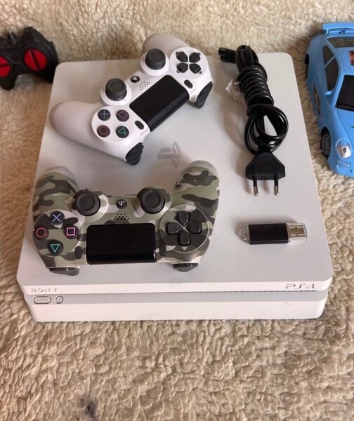 Console PlayStation 4 Slim 1To