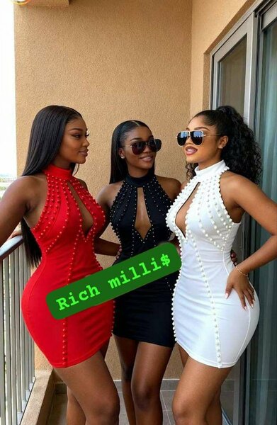 Robe moulante perles chic