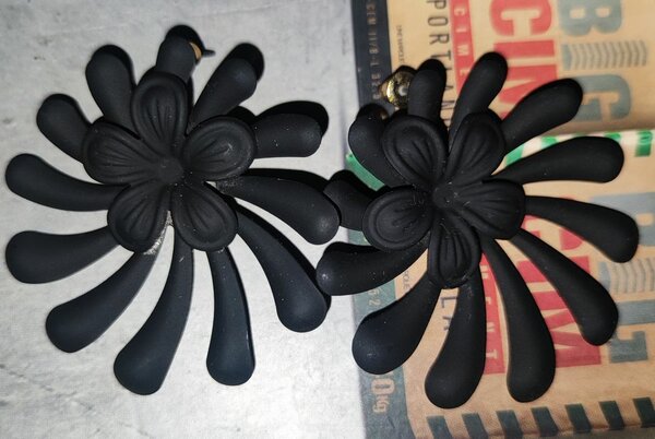 Boucles noires en spirale