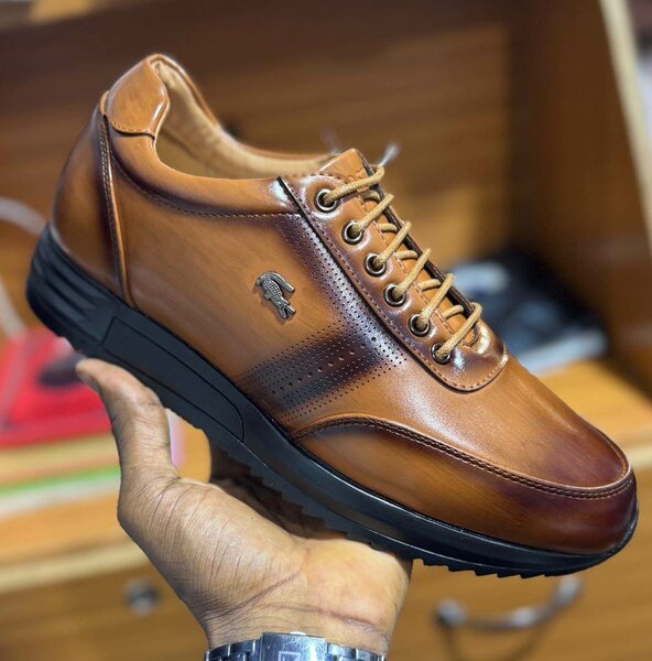 Chaussures en cuir marron