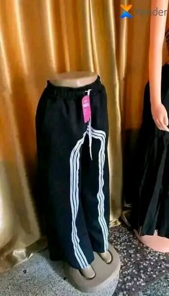 Pantalon de sport à rayures