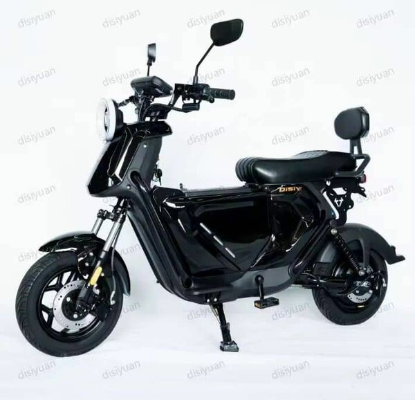 Scooter électrique noir