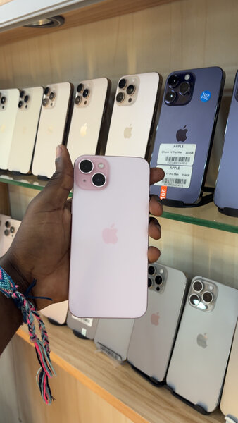 iPhone 15 plus Rose 128go casi