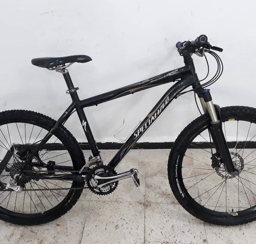 Vélo tout terrain Specialized noir