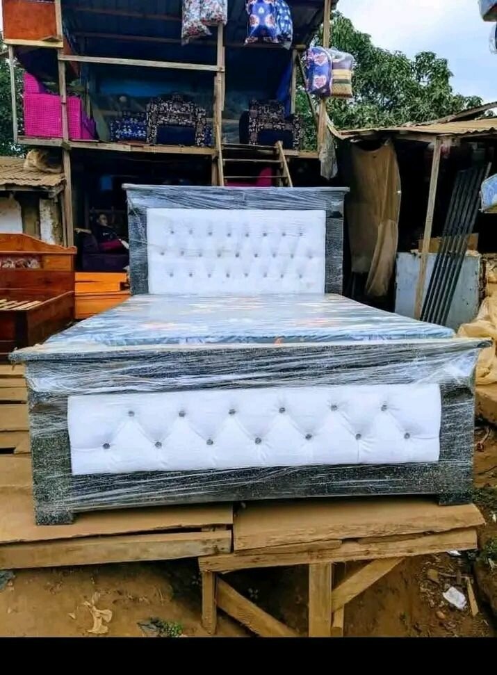 Lit rembourré moderne