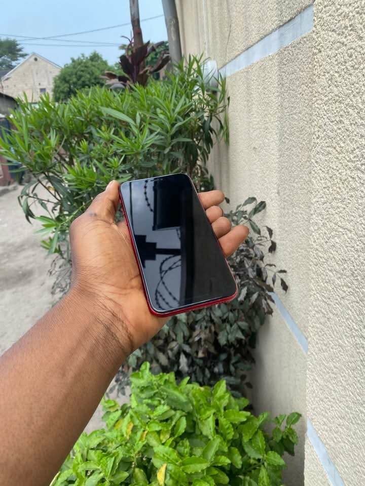 Apple iPhone 11 Rouge - Téléphone d'occasion