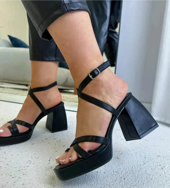 Sandales à talons blocs élégantes