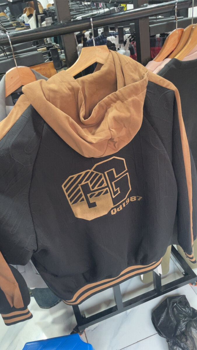 Veste à capuchon en cuir pour homme