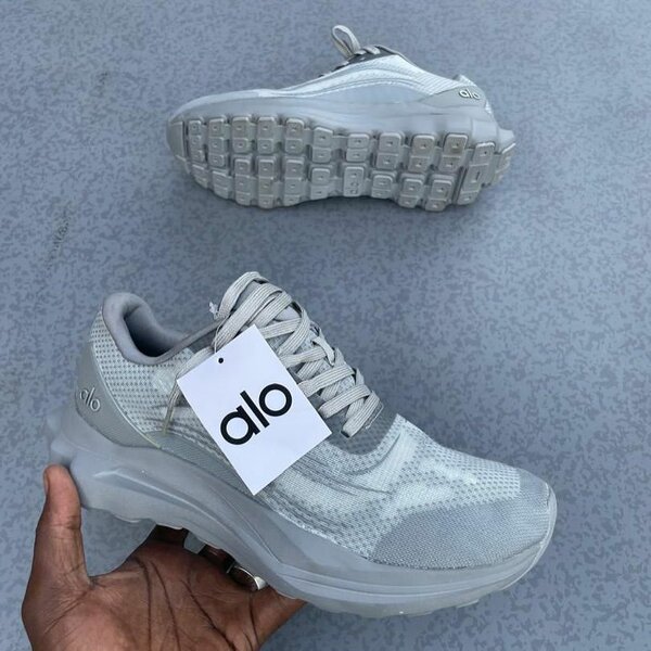 Chaussures de sport Alo en gris