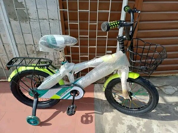 Vélo enfant avec stabilisateurs