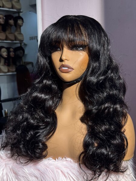 Perruque Ondulée avec Frange