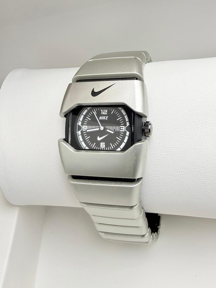 Montres Nike élégantes sportives