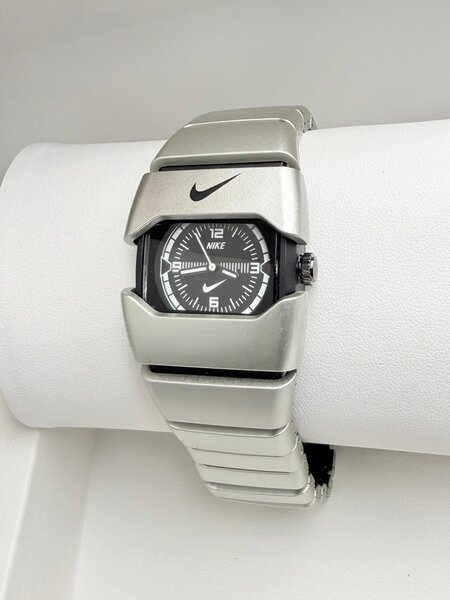 Montres Nike élégantes sportives