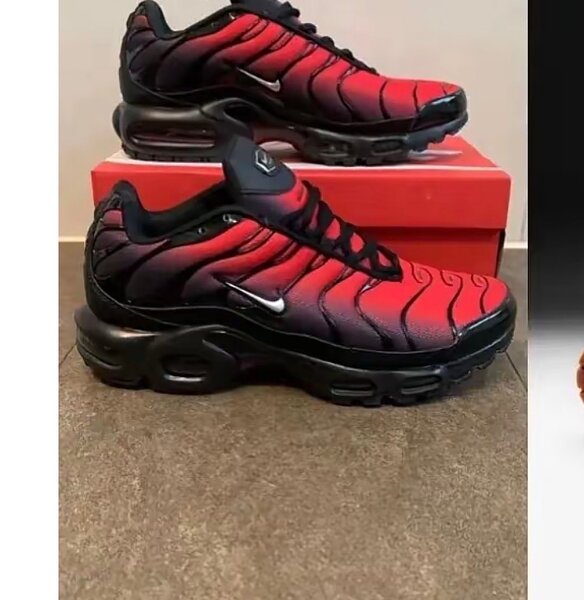 Baskets rouge et noir Nike