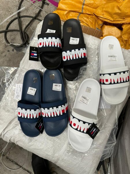 Claquettes tendance unisexes