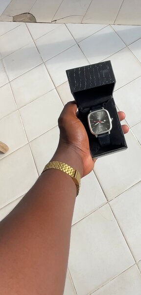 Montre élégante en acier inoxydable